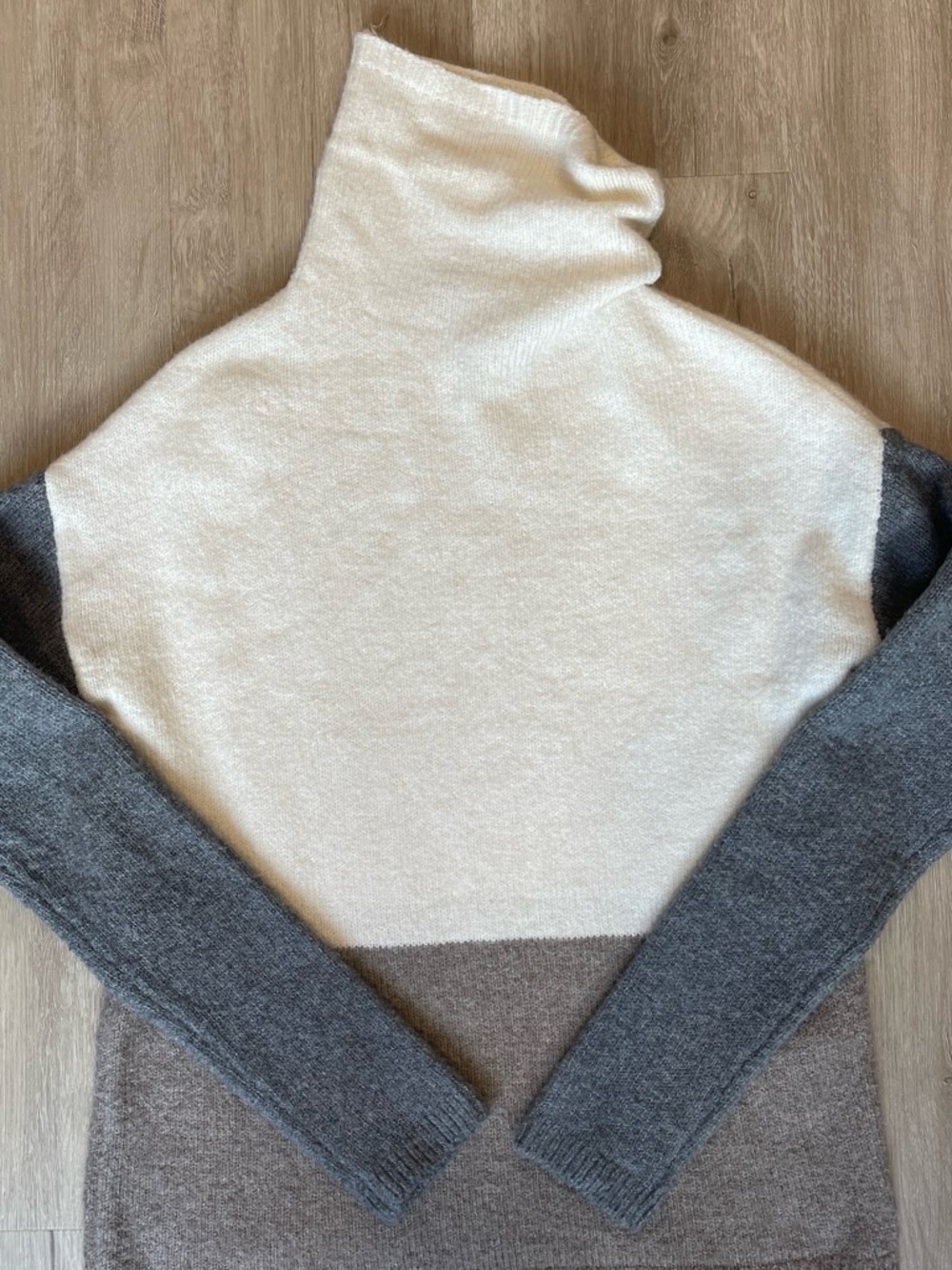 Colorblock Turtleneck Sweater - Cream, Gray, Taupe size small